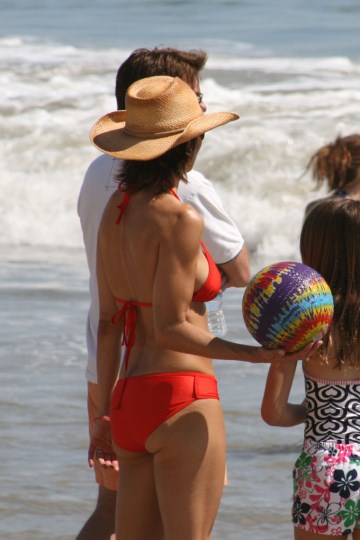 Lisa Rinna - bikini