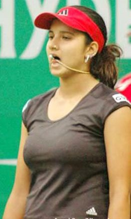 Sania Mirza - on the court