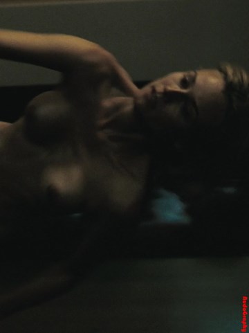 Diane Kruger - Inhale