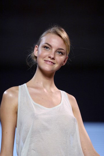 Caroline Trentini - catwalk oops