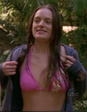 Elisabeth Moss - Invasion