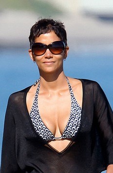 Halle Berry - bikini