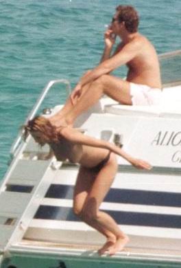 Elle Macpherson - Topless on a boat near St. Tropez