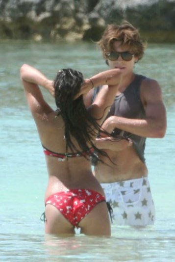 Vanessa Hudgens - bikini