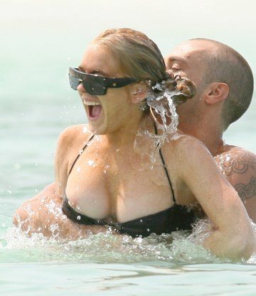 Lindsay Lohan - Nip slip