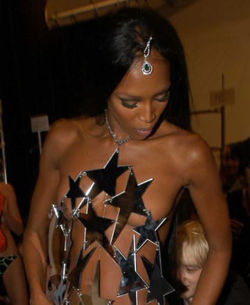 Naomi Campbell - Nip slip