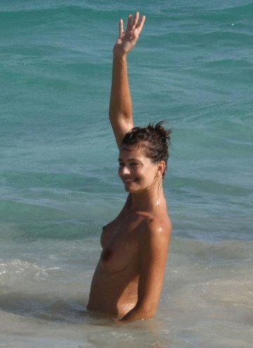 Paulina Porizkova - Topless swimming