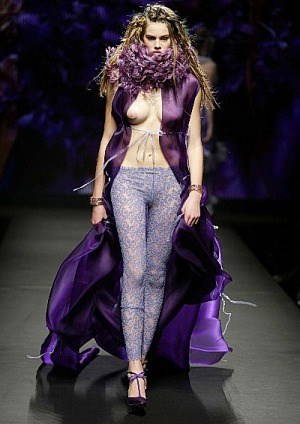 Vanessa Hessler - catwalk oops