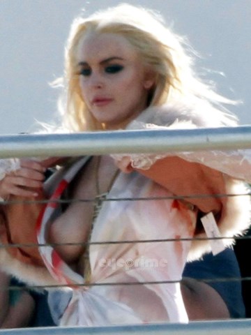 Lindsay Lohan - boob oops