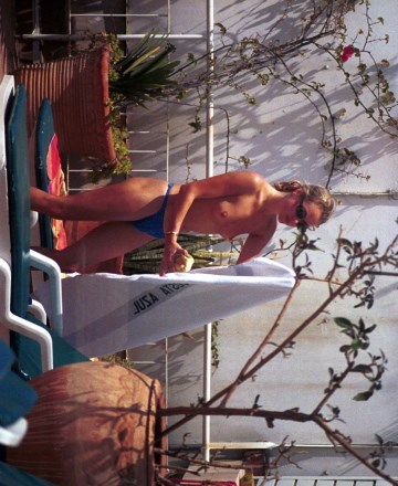 Amanda Holden - Topless sunbathing
