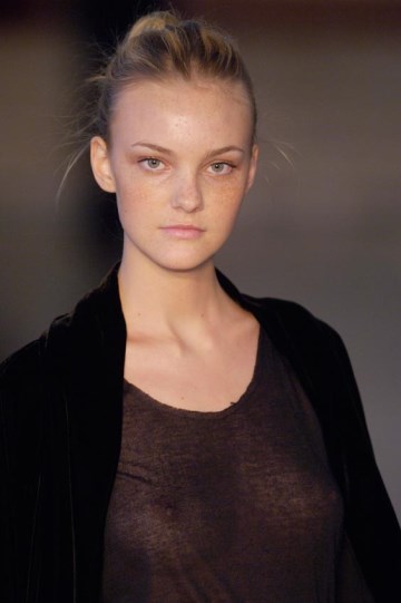 Caroline Trentini - catwalk oops