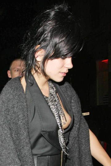 Lily Allen - Nip slip