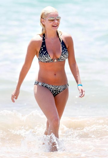 Elisha Cuthbert - bikini at the beach