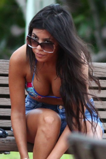 Kourtney Kardashian - bikini