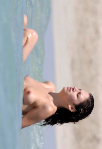 Ursula Corbero - topless