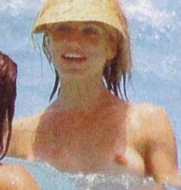 Cameron Diaz - Topless swimming