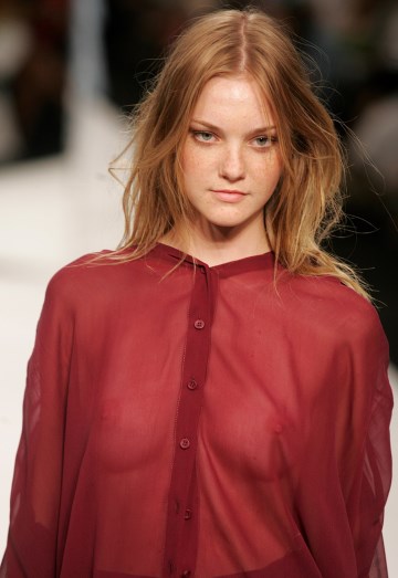 Caroline Trentini - catwalk oops