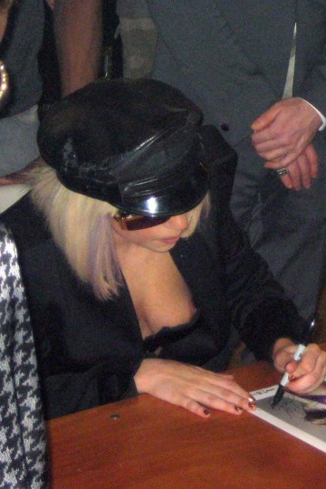 Lady GaGa - nipple slip