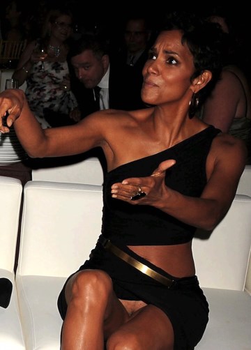 Halle Berry - upskirt