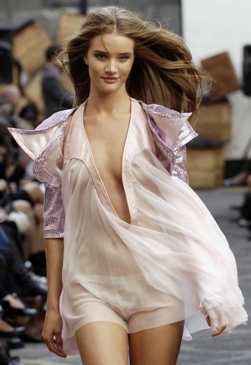 Rosie Huntington-Whiteley - London fashion week