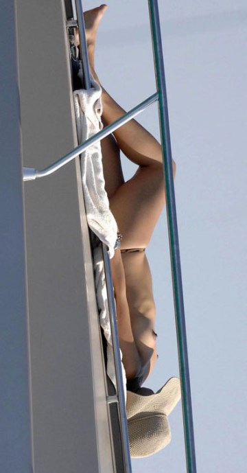 Maria Beatriz Anthony - topless on a yacht