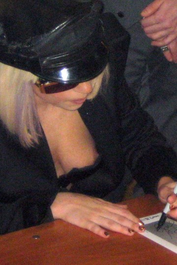 Lady GaGa - nipple slip