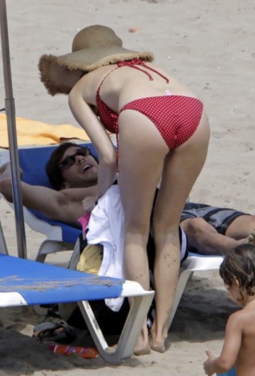 Heather Graham - bikini