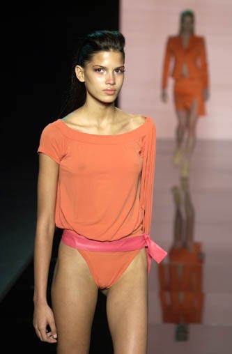 Raica Oliveira  - catwalk oops