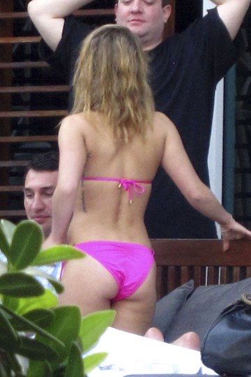 Hayden Panettiere - pink bikini
