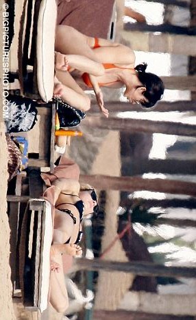 Natalie Imbruglia - orange bikini