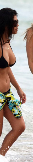 Kourtney Kardashian - bikini at the beach