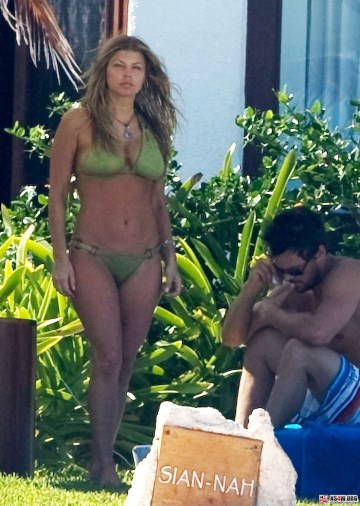 Stacy Ferguson - Fergie - green bikini