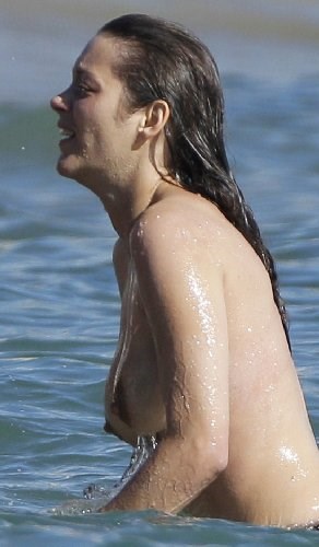 Marion Cotillard - boob oops