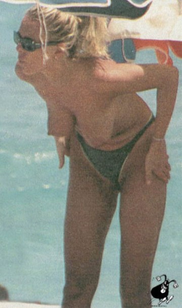 Paola Perego - Topless sunbathing