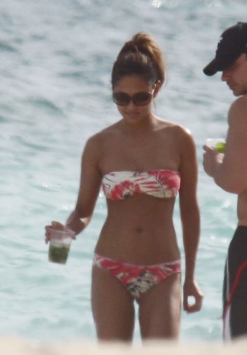 Vanessa Minnillo - bikini