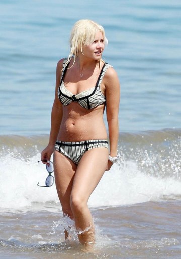 Elisha Cuthbert - bikini at the beach
