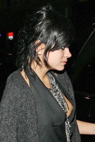 Lily Allen - Nip slip