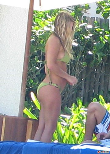 Stacy Ferguson - Fergie - green bikini
