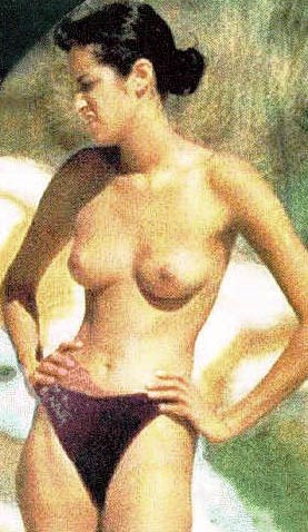 Yasmeen Ghauri - Topless sunbathing