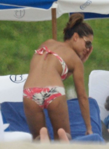 Vanessa Minnillo - bikini