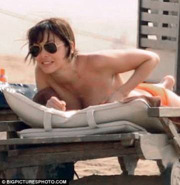 Natalie Imbruglia - orange bikini