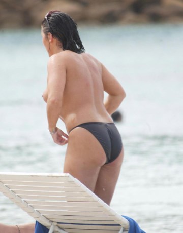 Jessie Wallace - Topless swimming