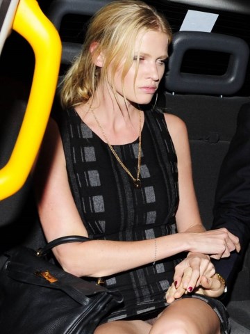 Lara Stone - upskirt